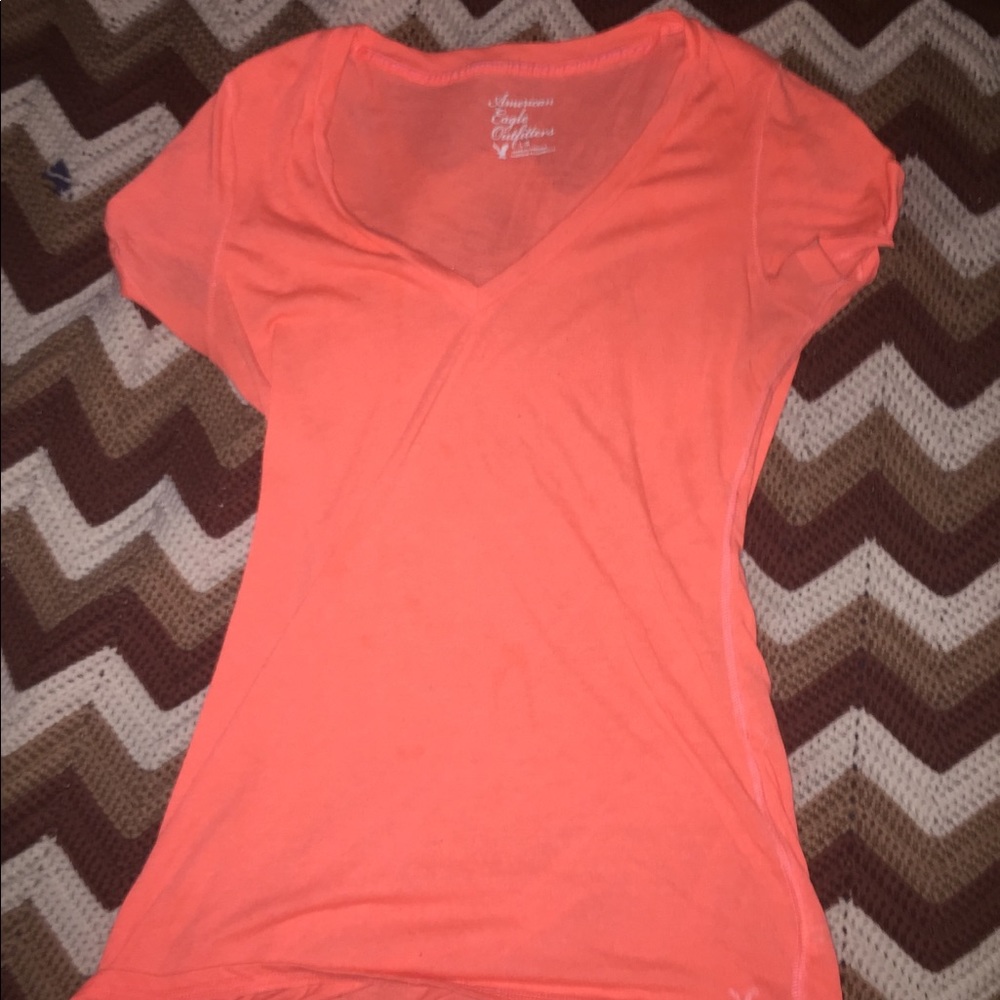 American Eagle v-neck Tee